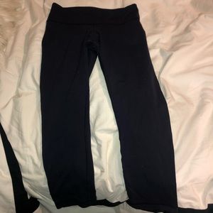 Dark blue crop lululemon leggings !